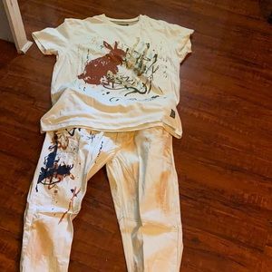 Short sleeve tee and jeans graffiti combo